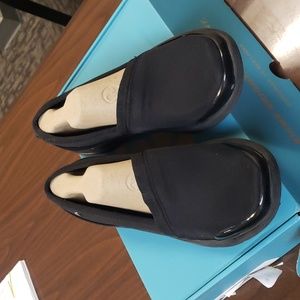 Bzees Lollipop black slip-on shoe sz 9